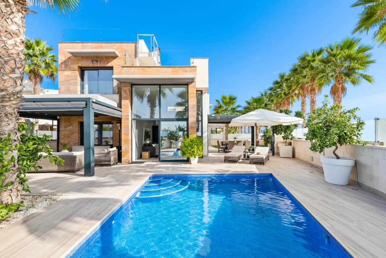Villa de 5 chambres à vendre à Cabo Roig, Alicante