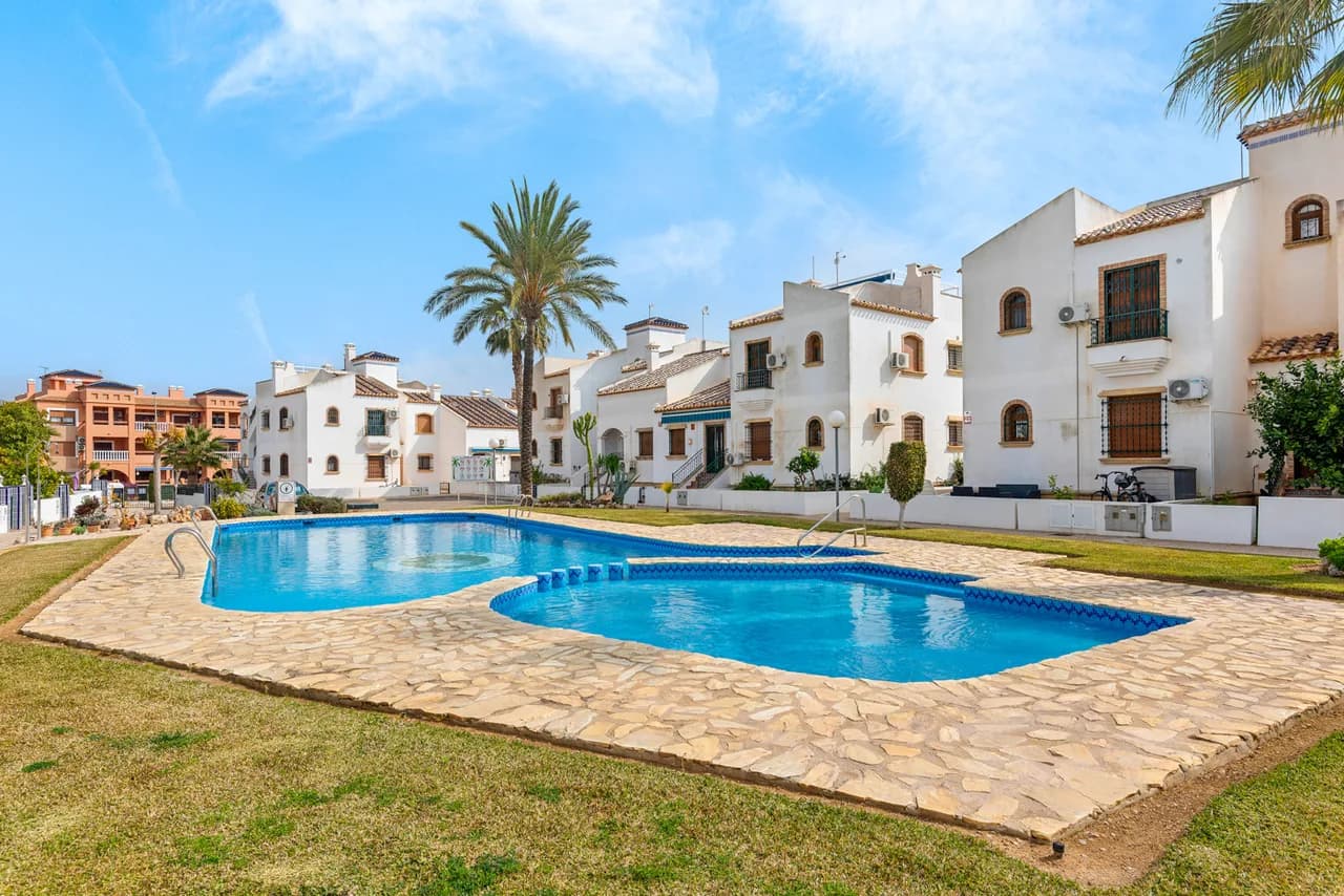 Villa de 2 chambres à vendre à Villamartin, Alicante - Image 4