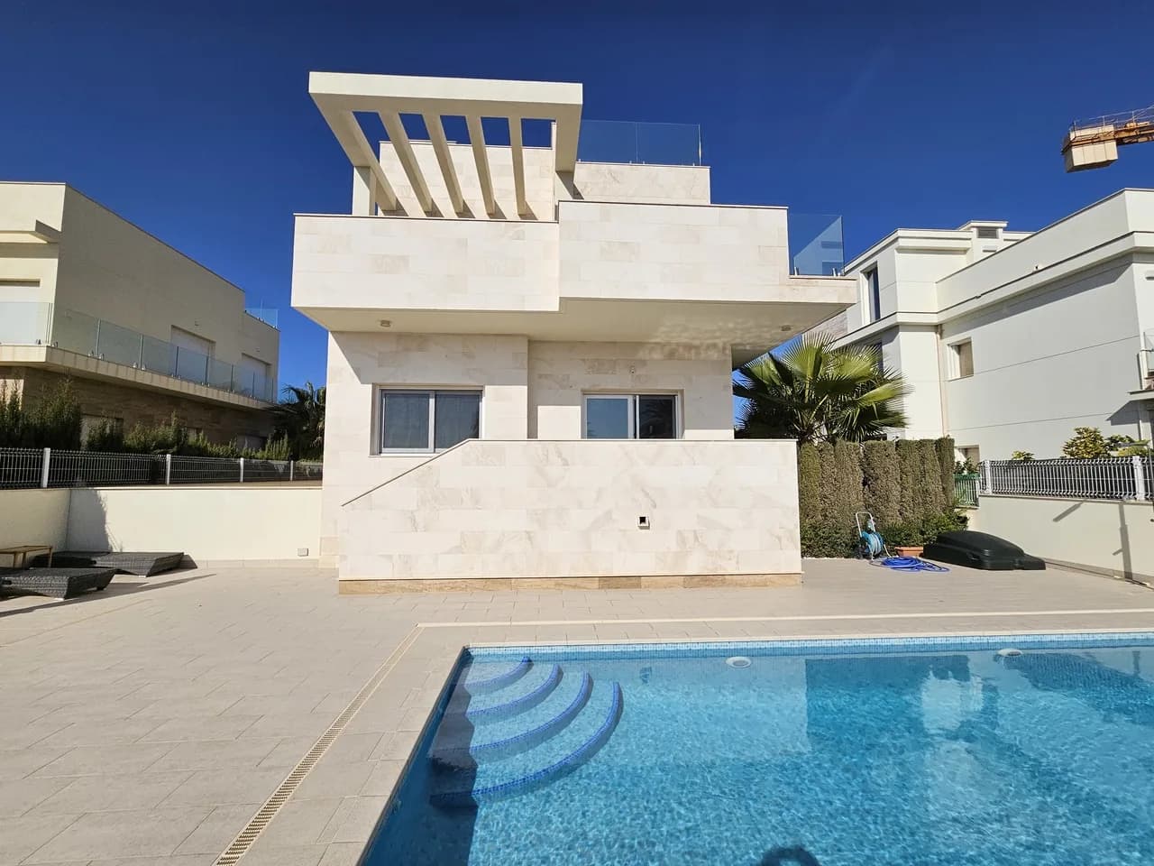 Villa de 5 dormitorios en venta en La Zenia, Alicante - Image 3