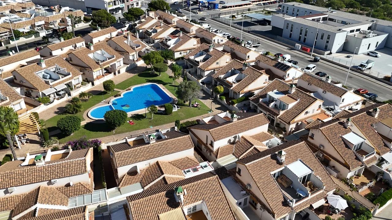 Bungalow met 3 slaapkamers te koop in La Zenia, Alicante - Image 3