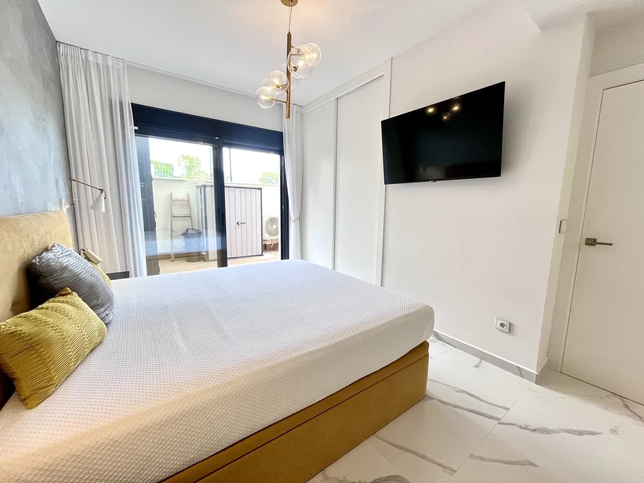 2 Bedroom Apartment for Sale in San Miguel de Salinas, Alicante - Image 8