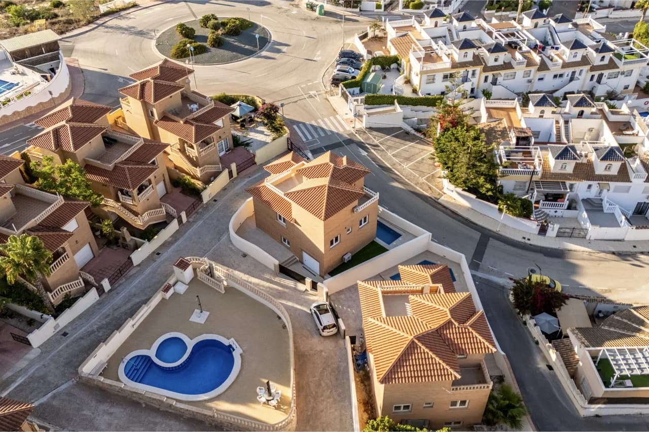 Villa z 4 sypialniami na sprzedaż w Cuidad Quesada, Alicante