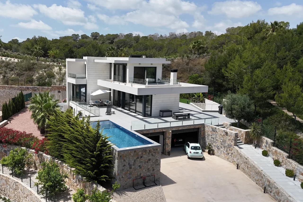 Villa de 6 dormitorios en venta en Las Colinas Golf Resort, Alicante