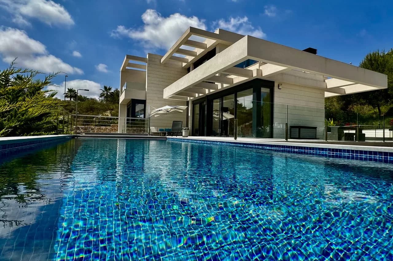 Villa de 6 dormitorios en venta en Las Colinas Golf Resort, Alicante - Image 2