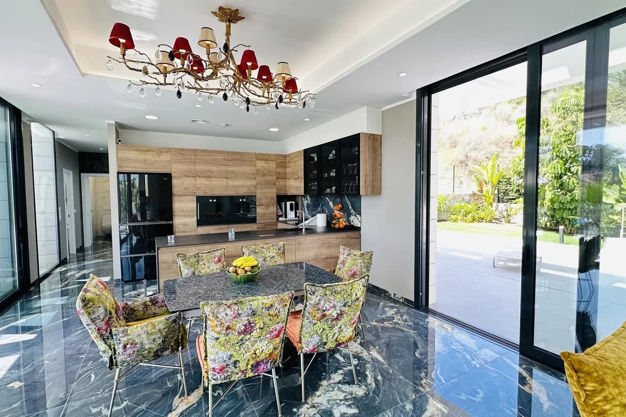 Villa de 6 dormitorios en venta en Las Colinas Golf Resort, Alicante - Image 8