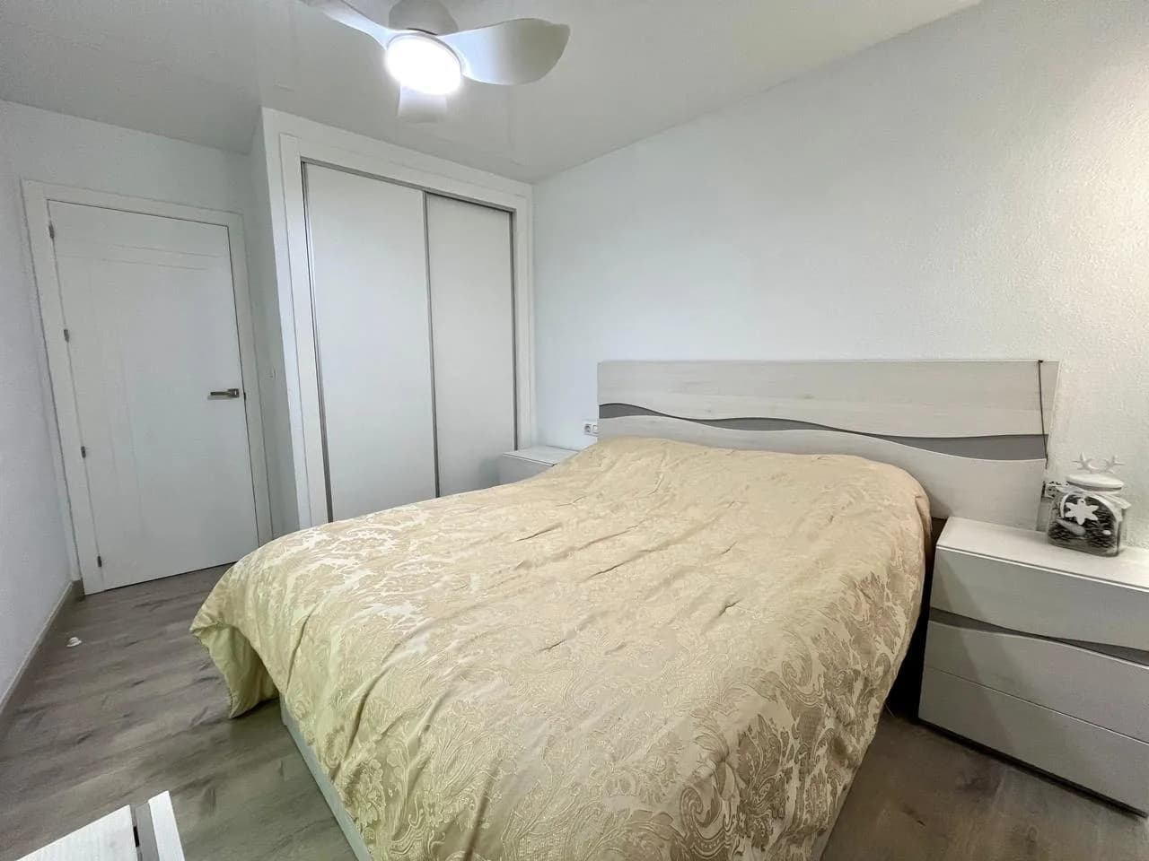Apartment de 4 dormitorios en venta en Torrevieja, Alicante - Image 4