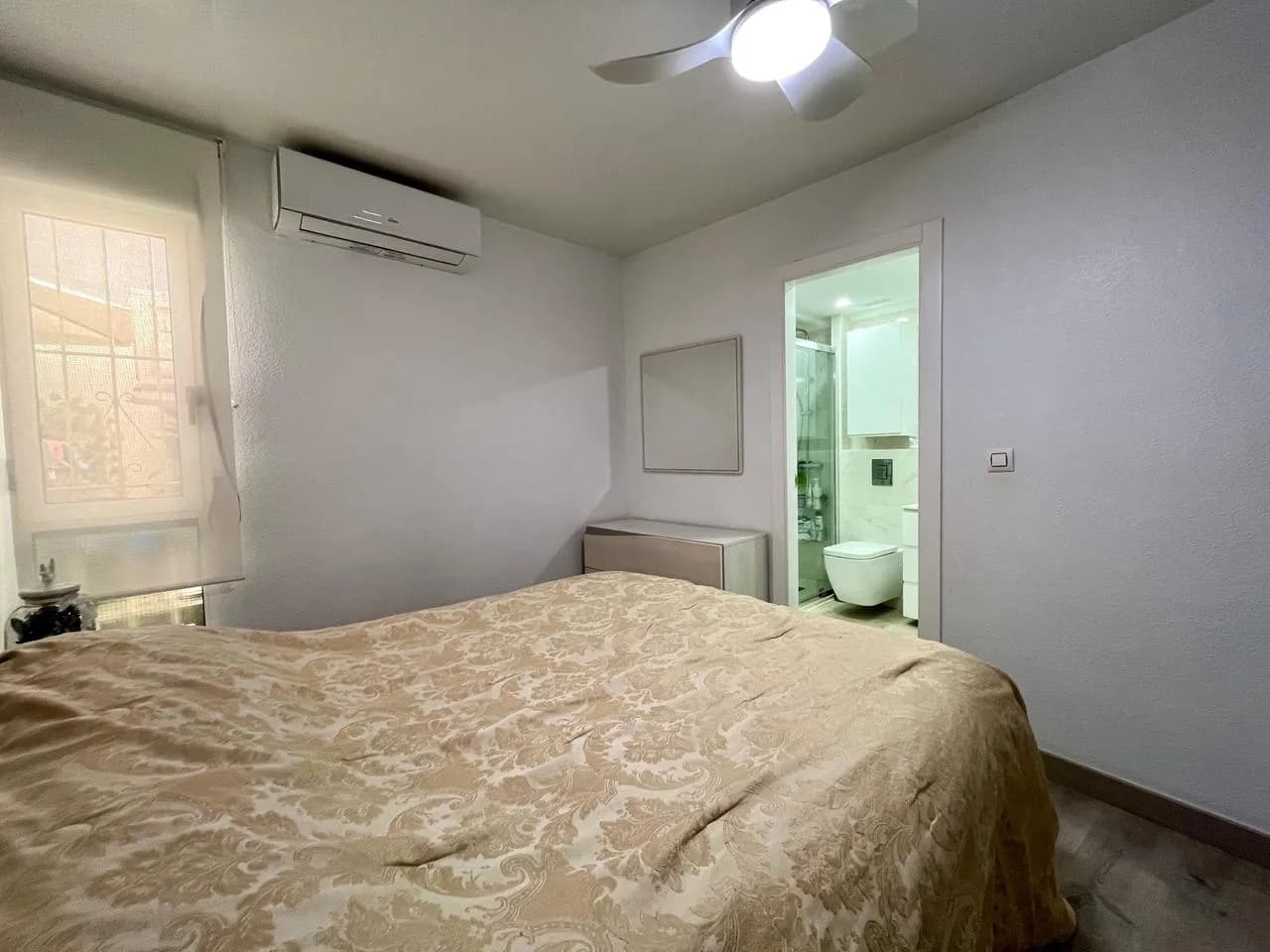 Apartment de 4 dormitorios en venta en Torrevieja, Alicante - Image 5