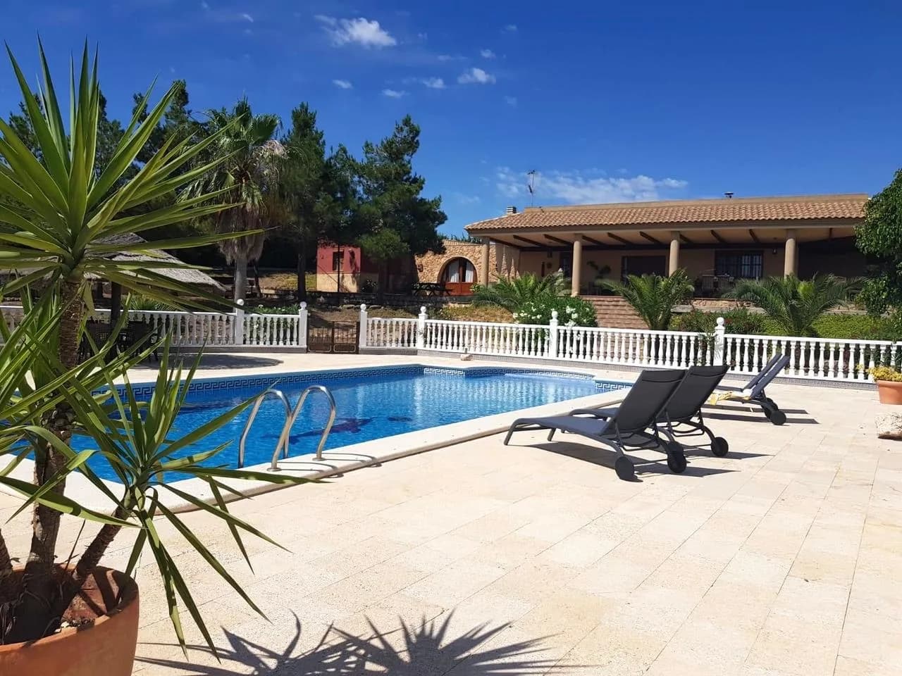 Villa de 4 dormitorios en venta en El Esparragal, Murcia