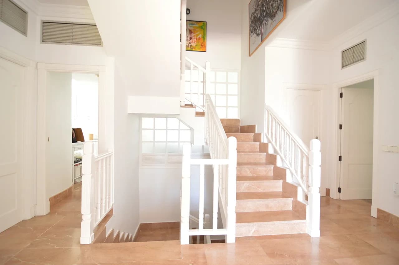 Villa de 4 dormitorios en venta en Torrevieja, Alicante - Image 4