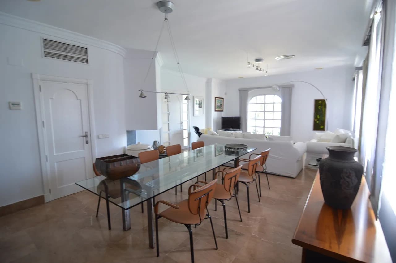 Villa de 4 dormitorios en venta en Torrevieja, Alicante - Image 6
