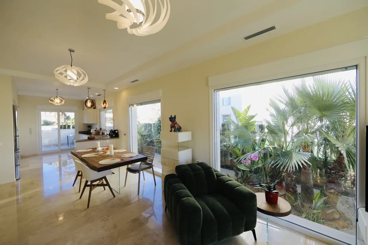 5 Bedroom Villa for Sale in La Zenia, Alicante - Image 9