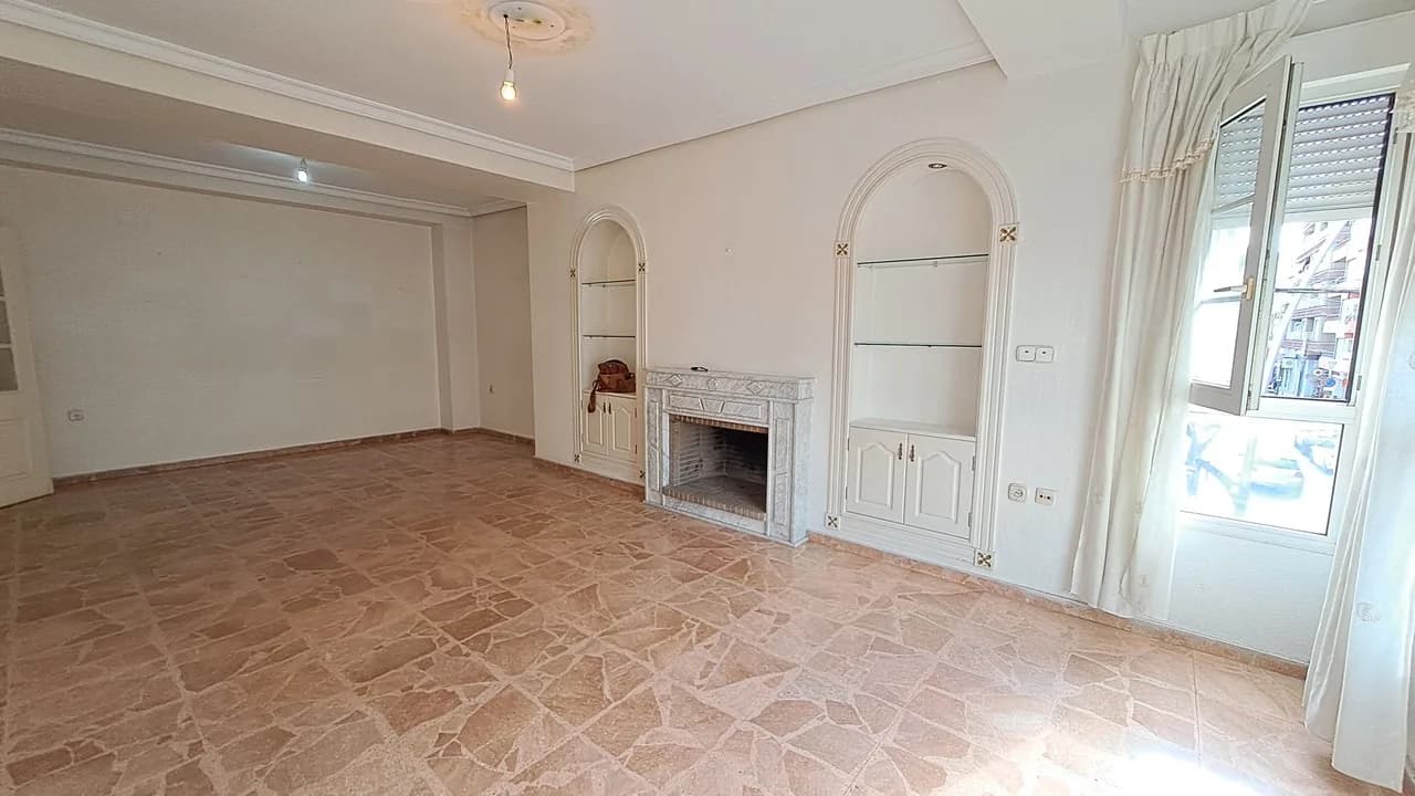 Apartment de 5 dormitorios en venta en Torrevieja, Alicante - Image 2