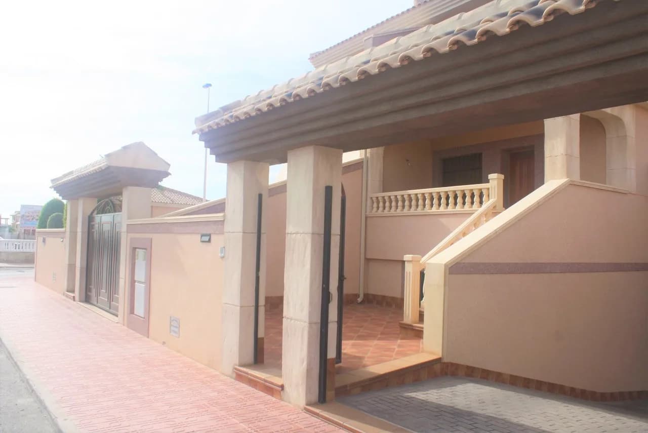 Townhouse met 3 slaapkamers te koop in Los Altos, Alicante
