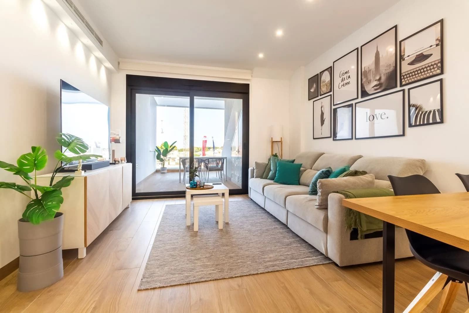Apartment de 2 chambres à vendre à Los Balcones, Costa Blanca - Image 2