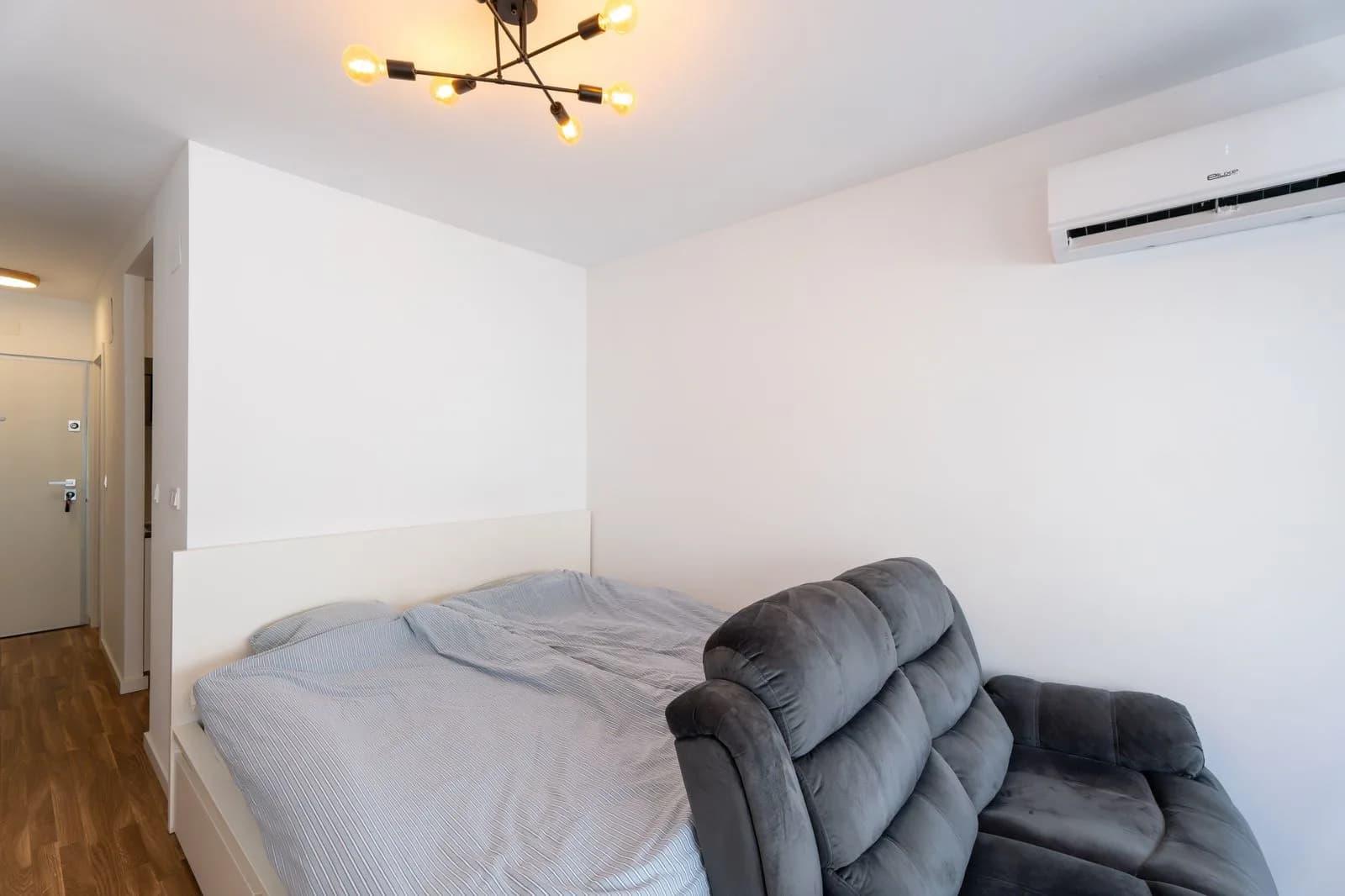 Apartment In Torrevieja - Image 2