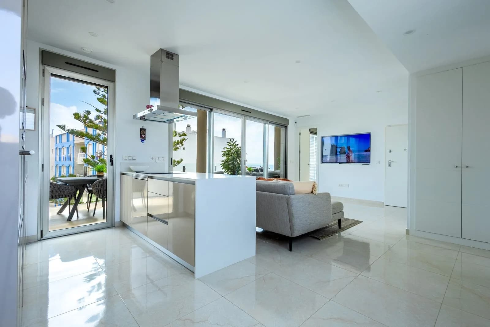 Apartment z 4 sypialniami na sprzedaż w Torrevieja, Costa Blanca - Image 2