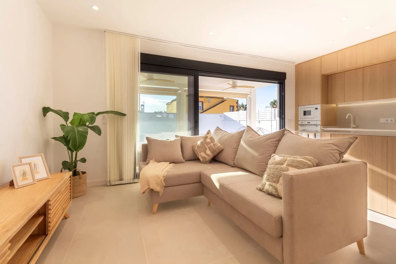 Villa de 3 dormitorios en venta en Torrevieja, Costa Blanca - Image 4
