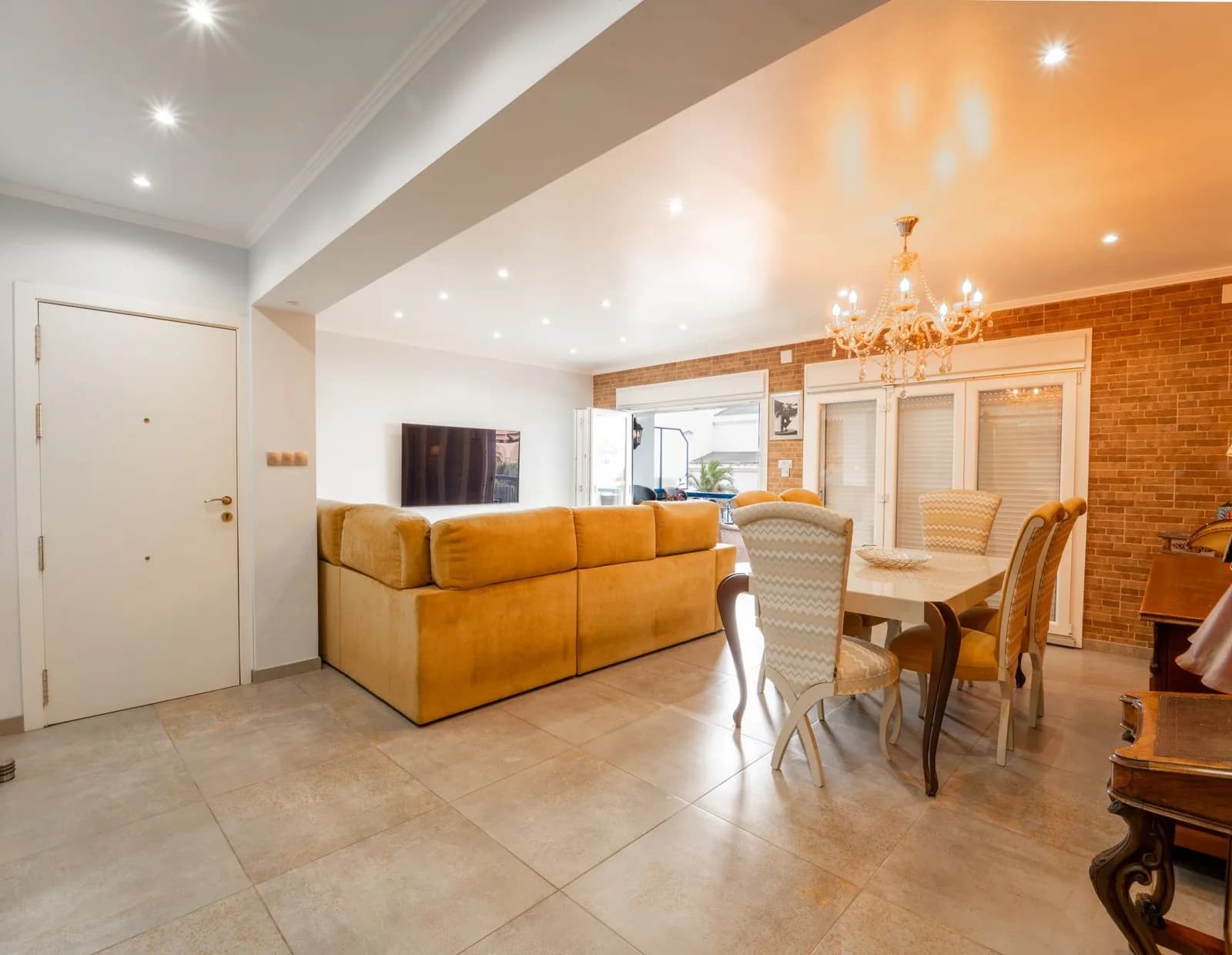 Apartment de 3 dormitorios en venta en Torrevieja, Costa Blanca - Image 2
