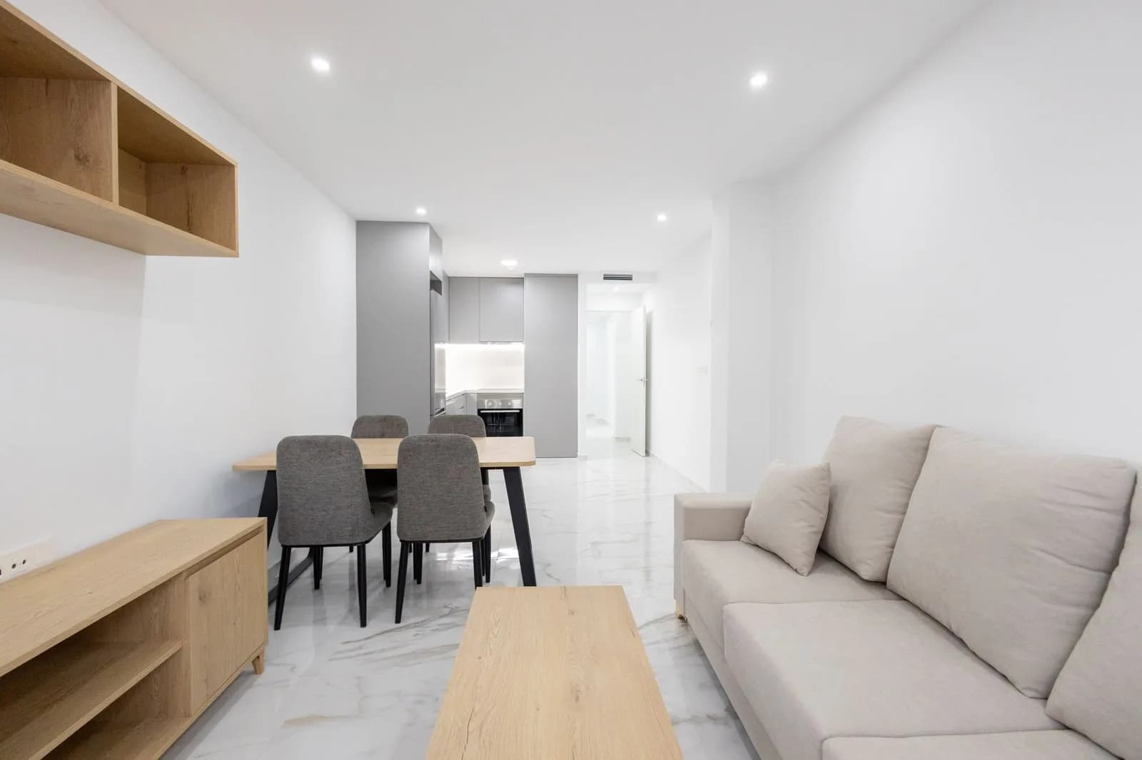 Apartment In Torrevieja - Image 2