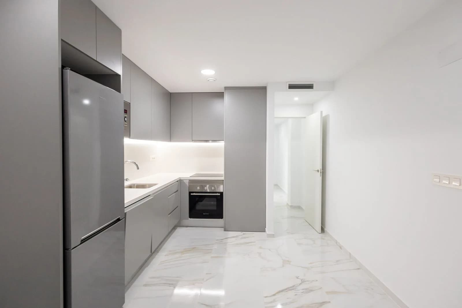Apartment In Torrevieja - Image 3