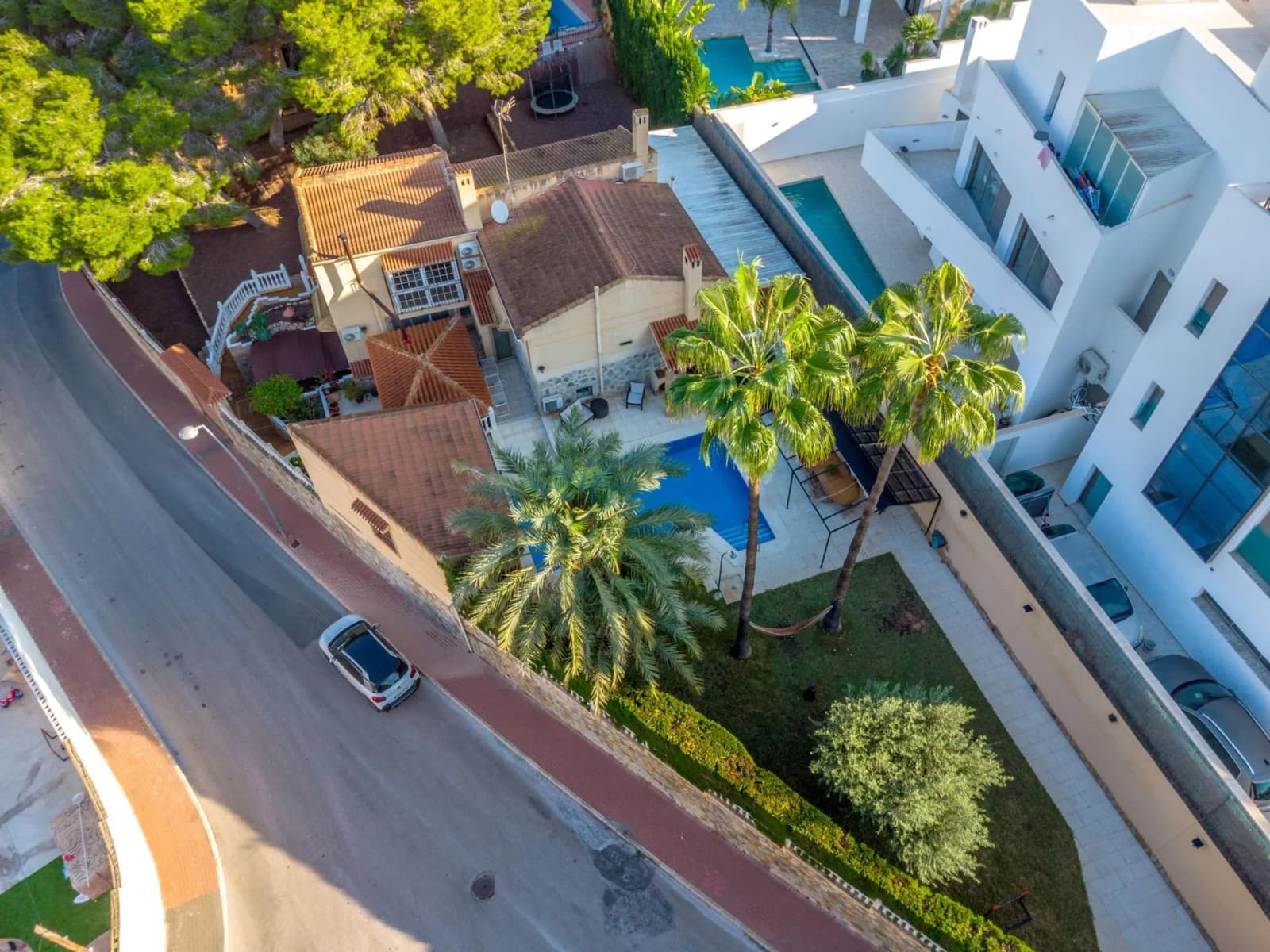 4 Bedroom Villa for Sale in Torrevieja, ALICANTE - Image 4