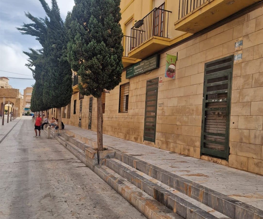 Commercial te koop in Orihuela, Valencian Community - Image 2