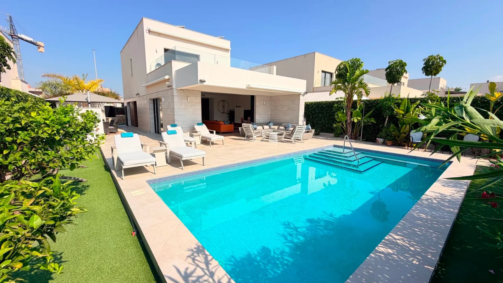 Detached Villa In Los Montesinos