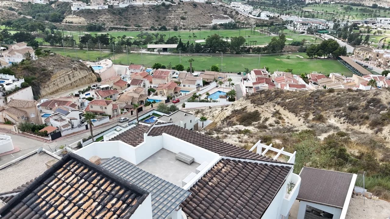 Villa de 4 dormitorios en venta en Ciudad Quesada, Alicante - Image 5