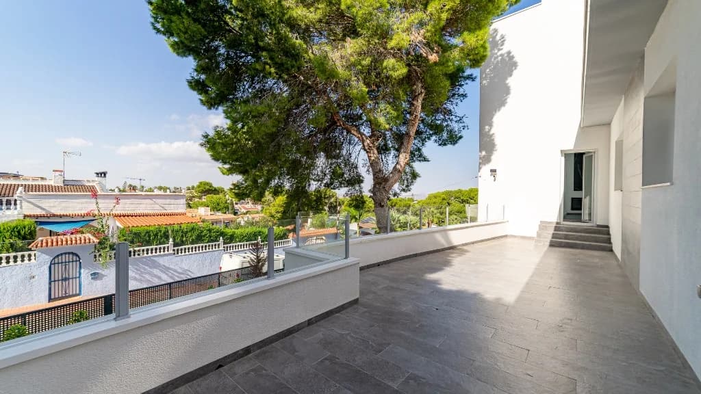 Villa de 6 chambres à vendre à Los Balcones, Alicante - Image 8