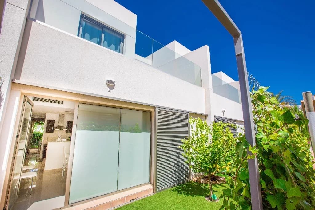 Townhouse de 3 dormitorios en venta en Punta Prima, Alicante - Image 2