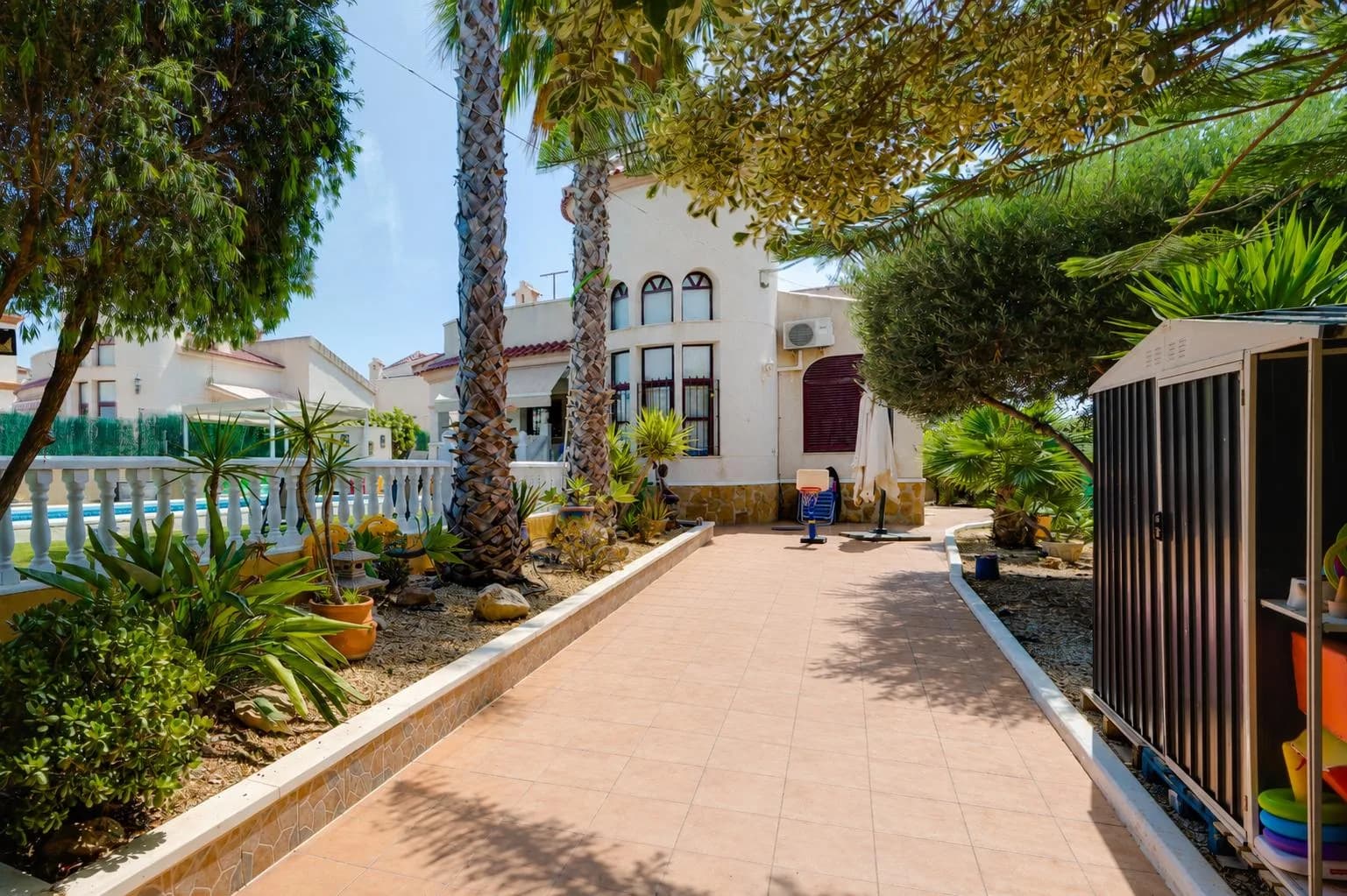 Chalet In San Fulgencio - Image 2