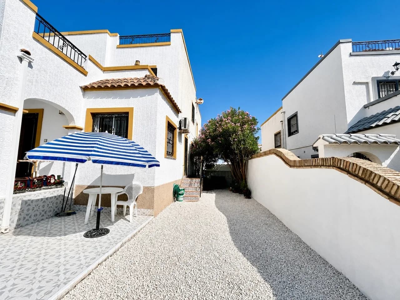 3 Bedroom Townhouse for Sale in Los Altos, Alicante - Image 2