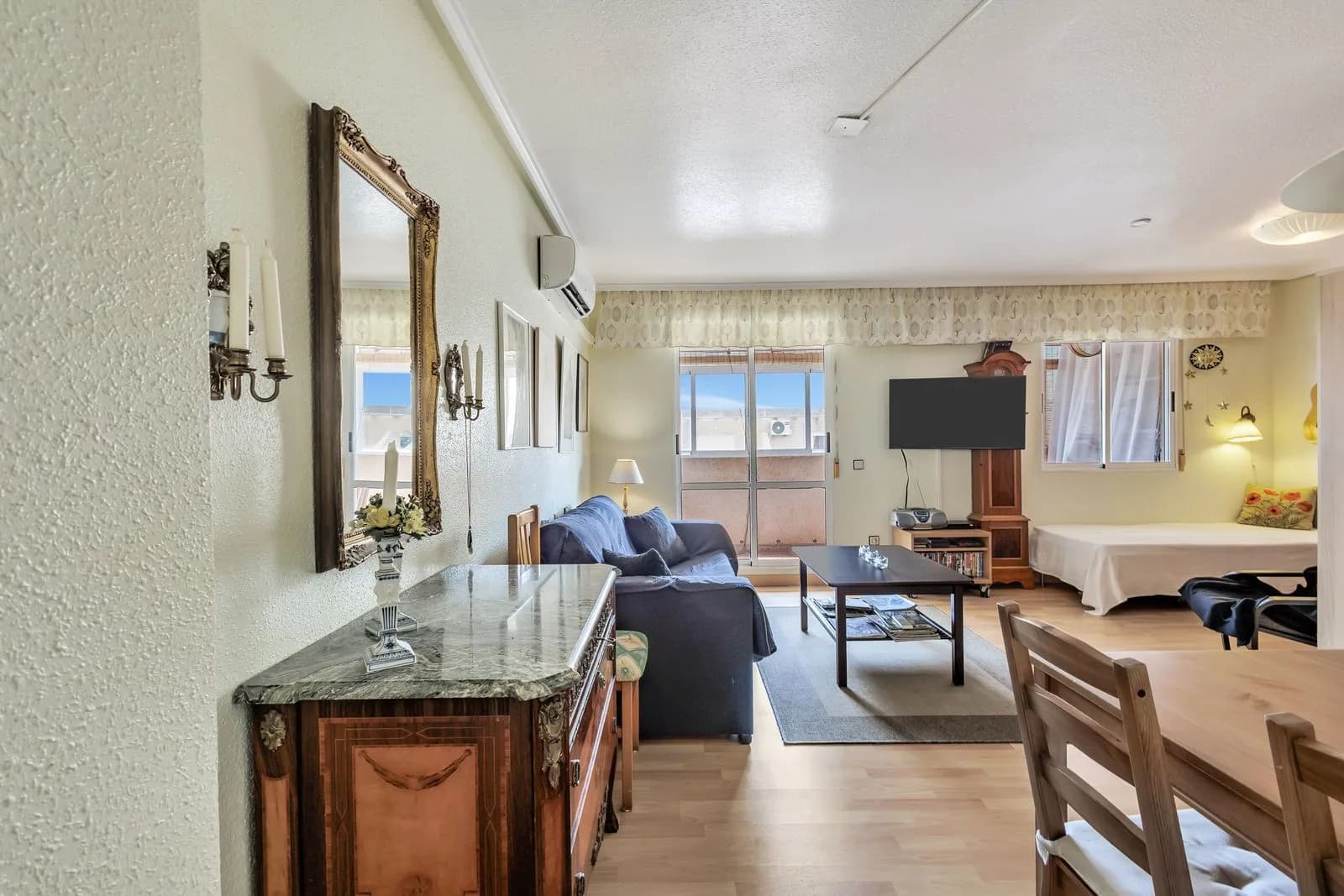 Apartment In Torrevieja - Image 3