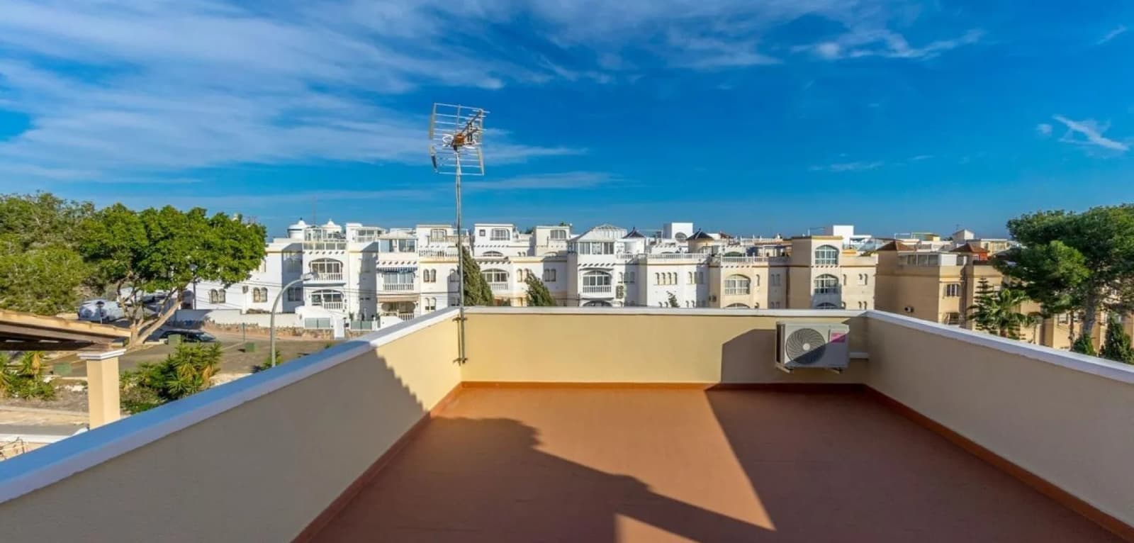Detached Villa In Orihuela Costa - Image 2