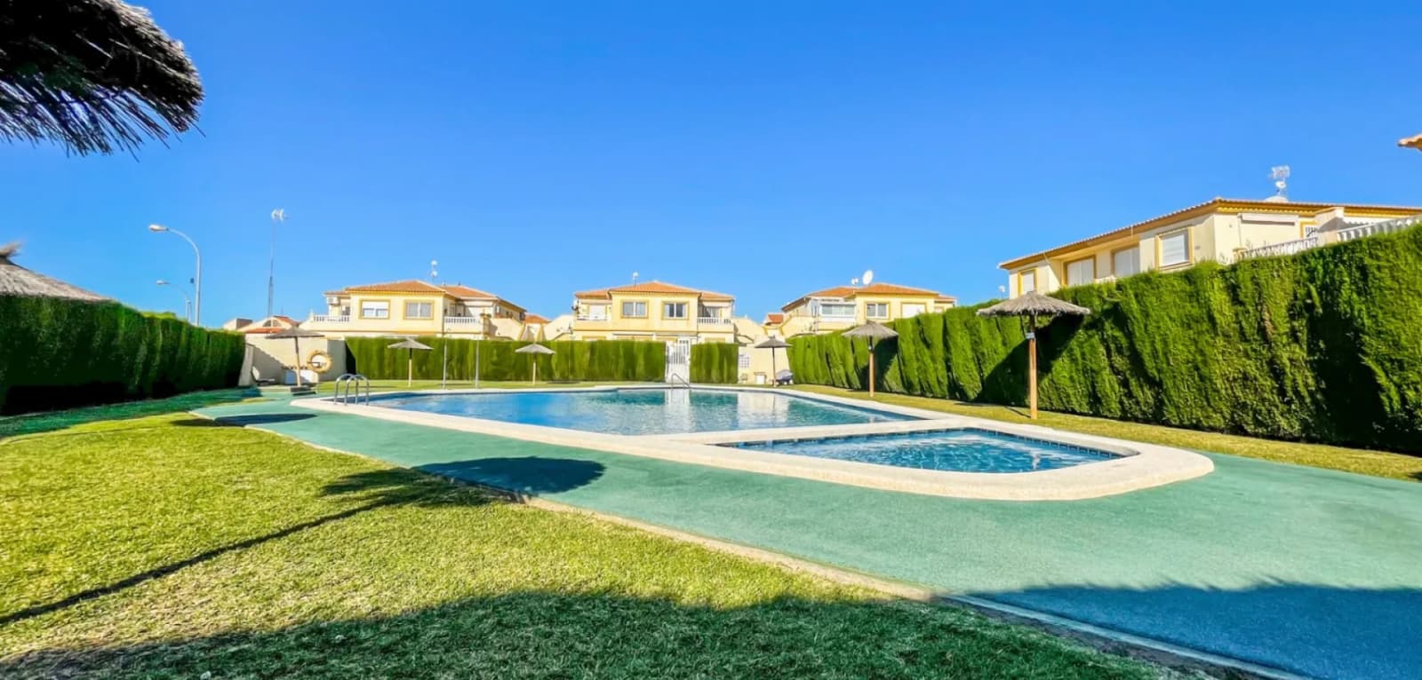 Bungalow met 2 slaapkamers te koop in Orihuela Costa, Costa Blanca (Alicante) - Image 2