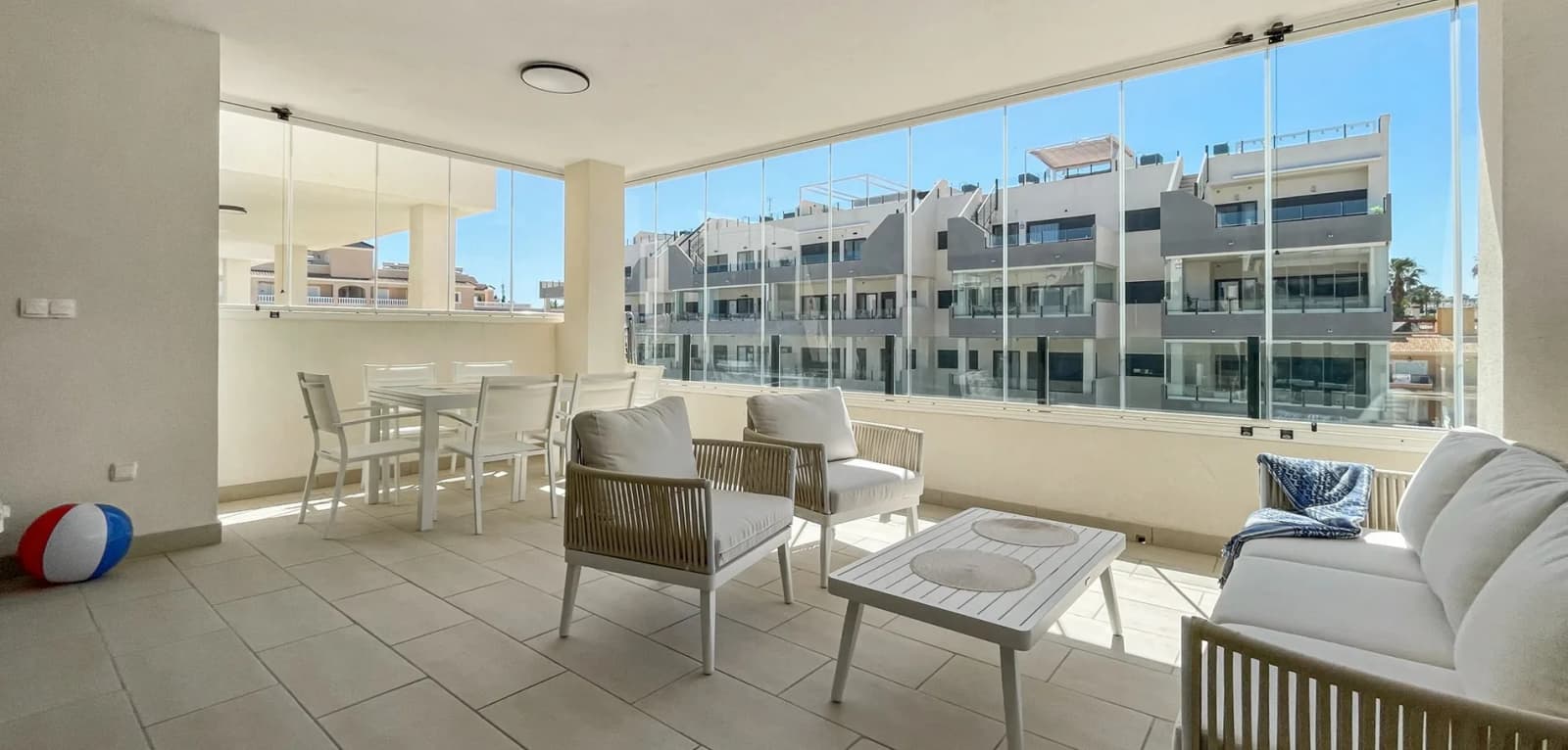 Apartment de 3 dormitorios en venta en Orihuela Costa, Costa Blanca (Alicante) - Image 3