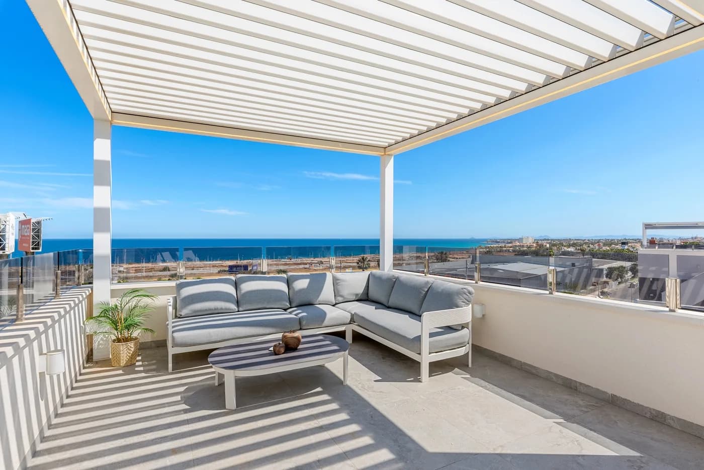Villa de 3 dormitorios en venta en Orihuela costa, Alicante - Image 2