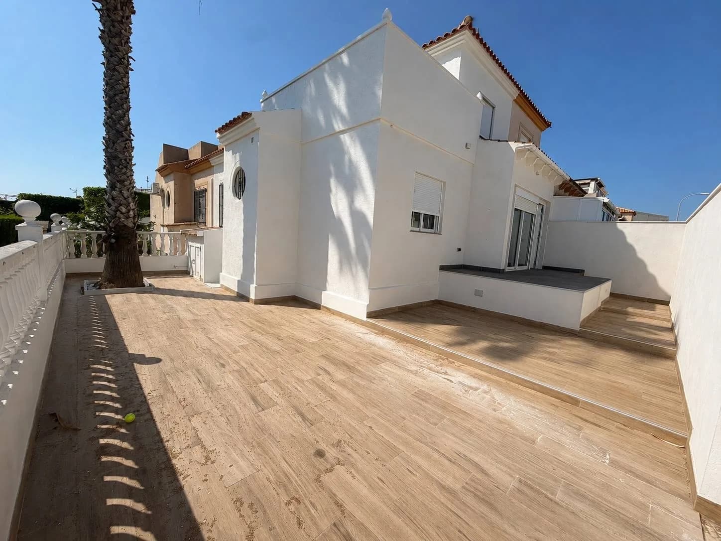 Town House In Orihuela Costa - Image 3