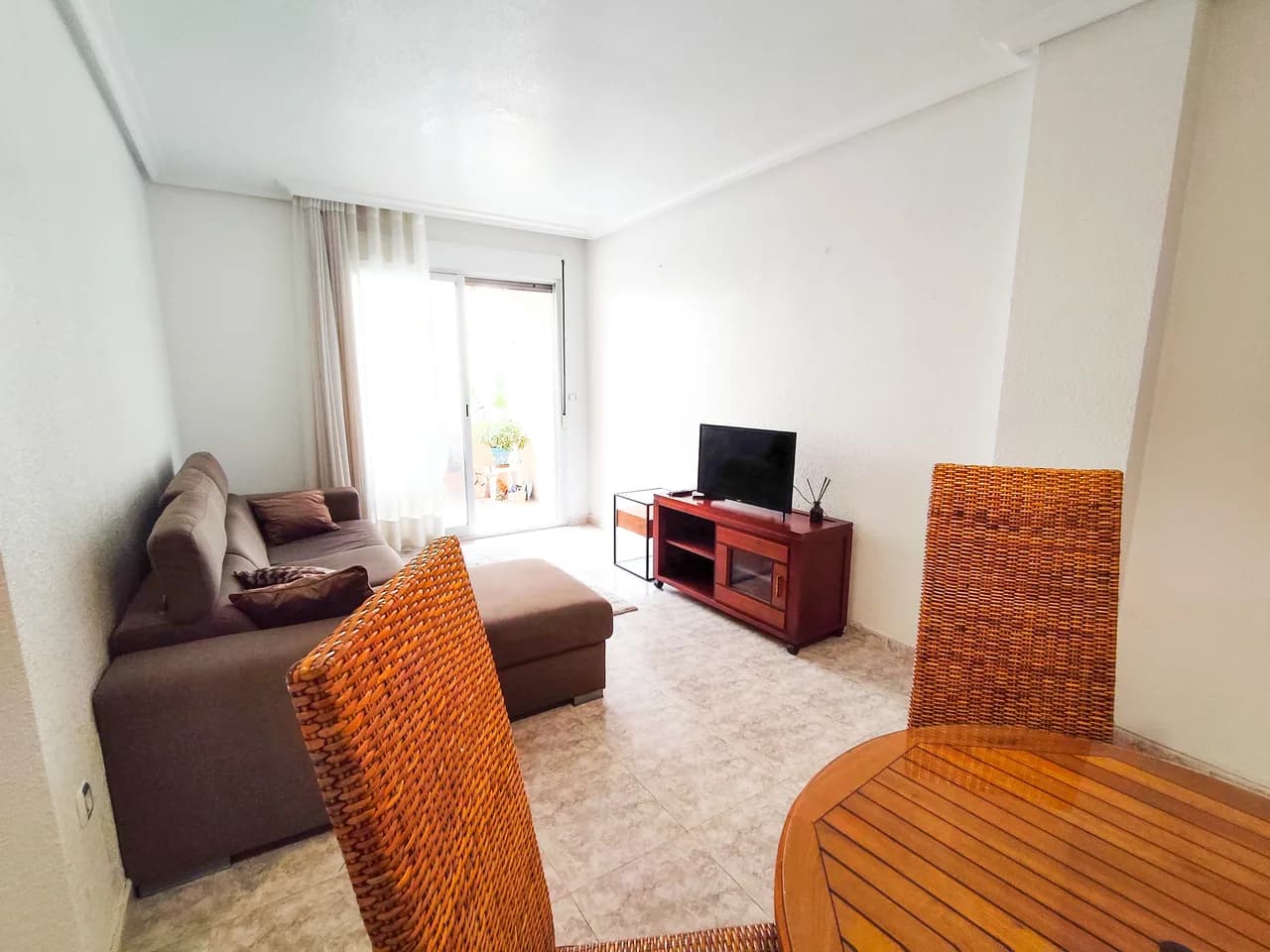 2 Bedroom Apartment for Sale in Guardamar del Segura, Alicante - Image 2