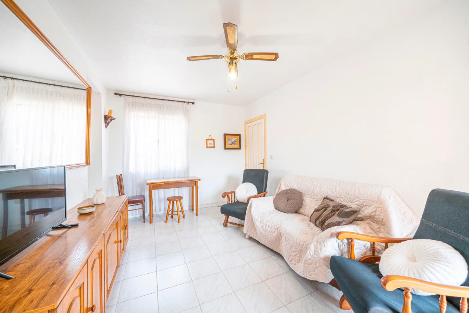 2 Bedroom Apartment for Sale in Torrevieja, Alicante - Image 4