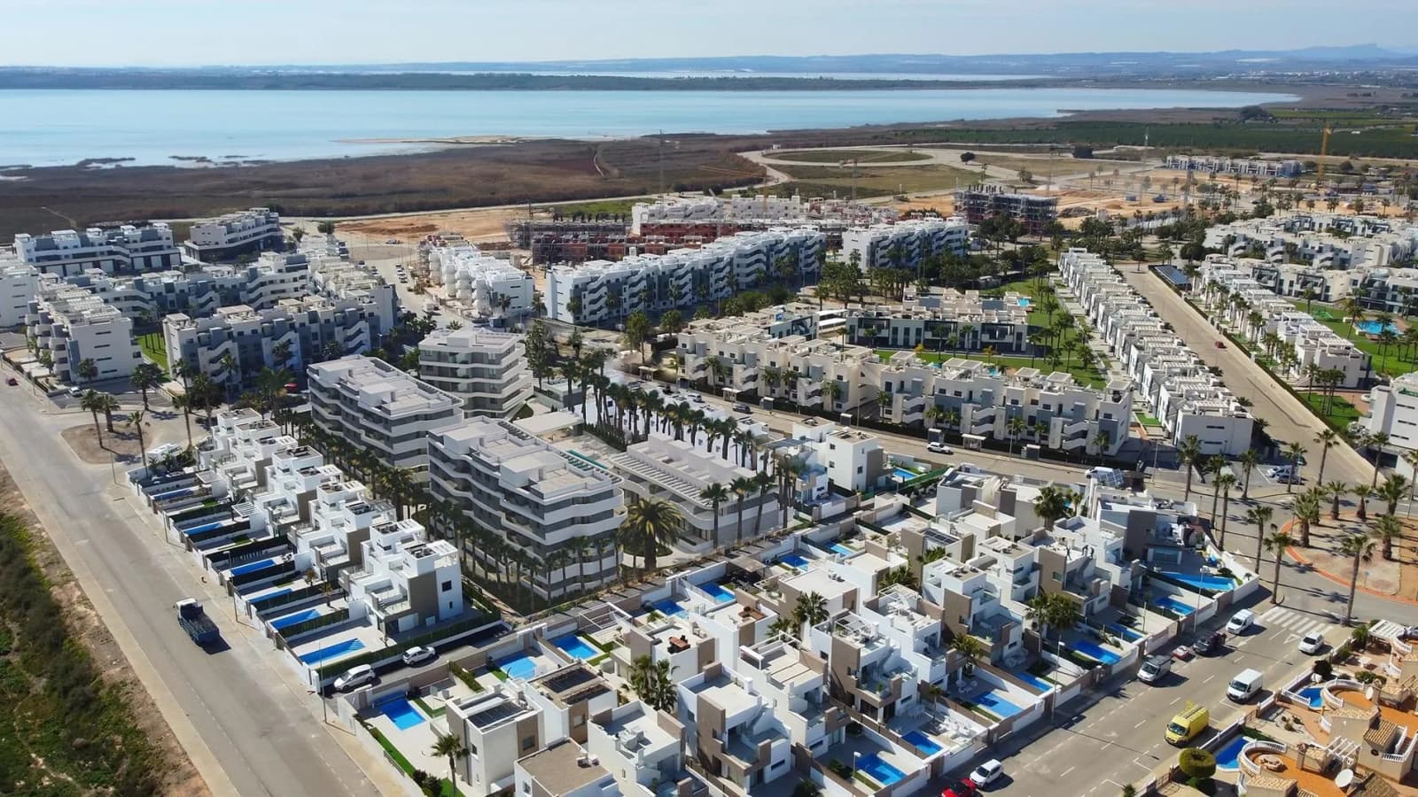 2 Bedroom Apartment for Sale in Guardamar del Segura, Alicante - Image 2