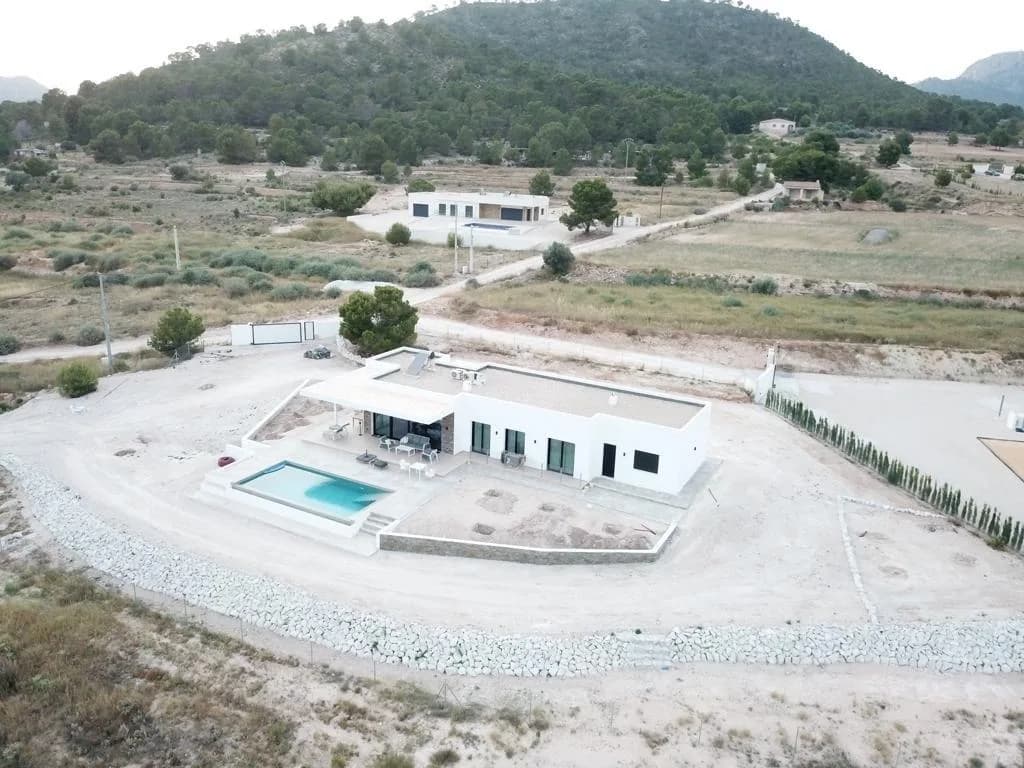 3 Bedroom Villa for Sale in Pinoso, Alicante - Image 7