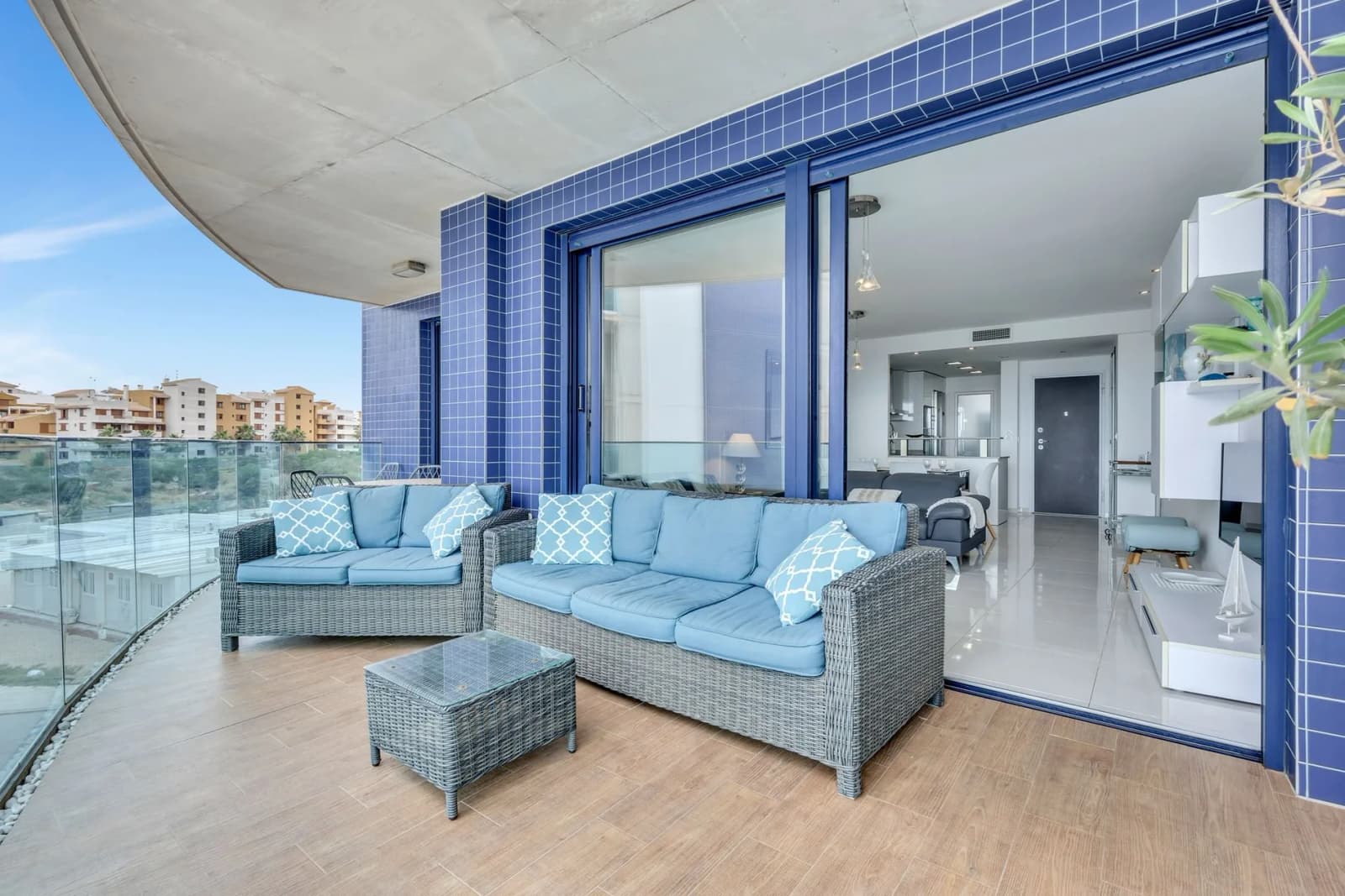Apartment In Punta Prima - Image 3