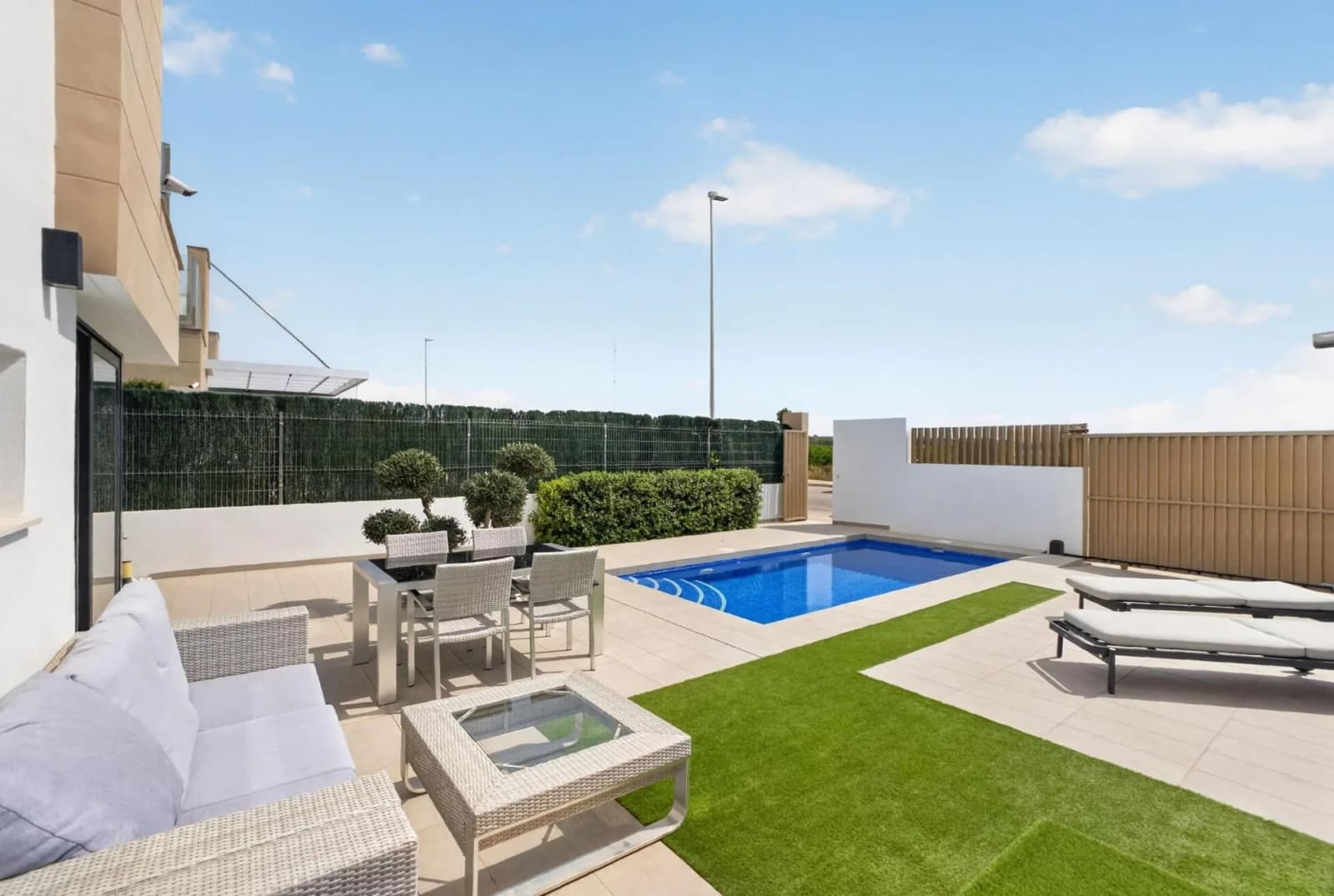 Villa In Guardamar Del Segura - Image 4