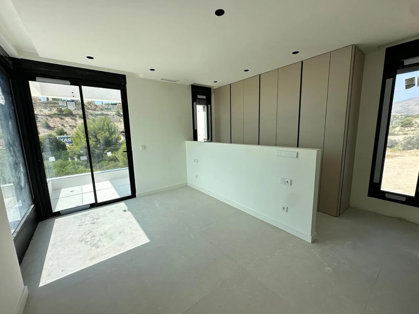 Villa de 3 dormitorios en venta en Finestrat, Alicante - Image 8