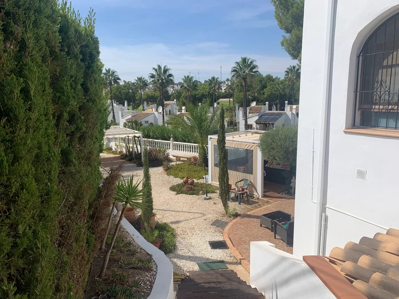 Villa de 4 dormitorios en venta en Villamartin, Alicante - Image 3
