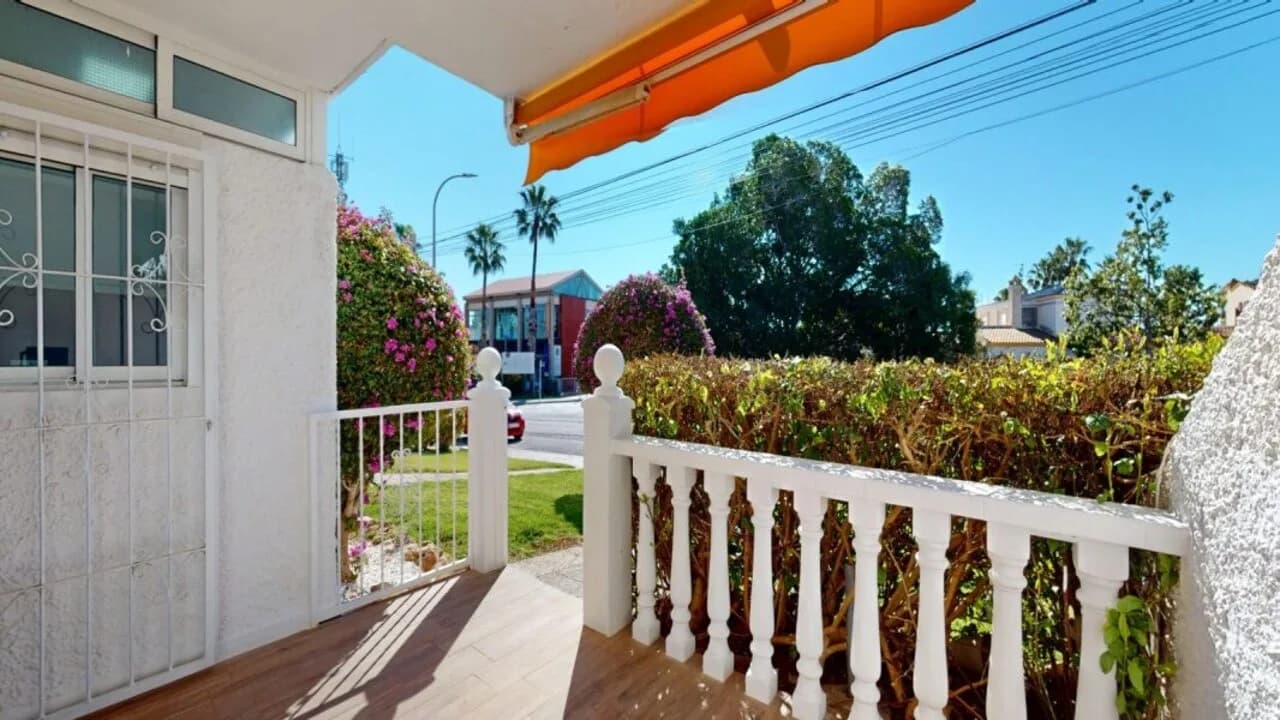 Apartment met 2 slaapkamers te koop in Villamartin, Alicante - Image 2