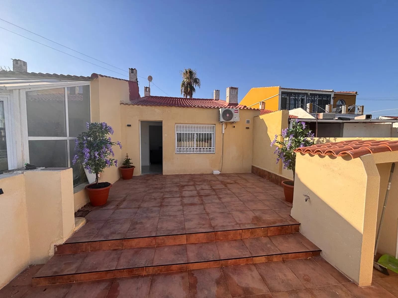 Bungalow met 2 slaapkamers te koop in Urbanización La Torreta, Alicante