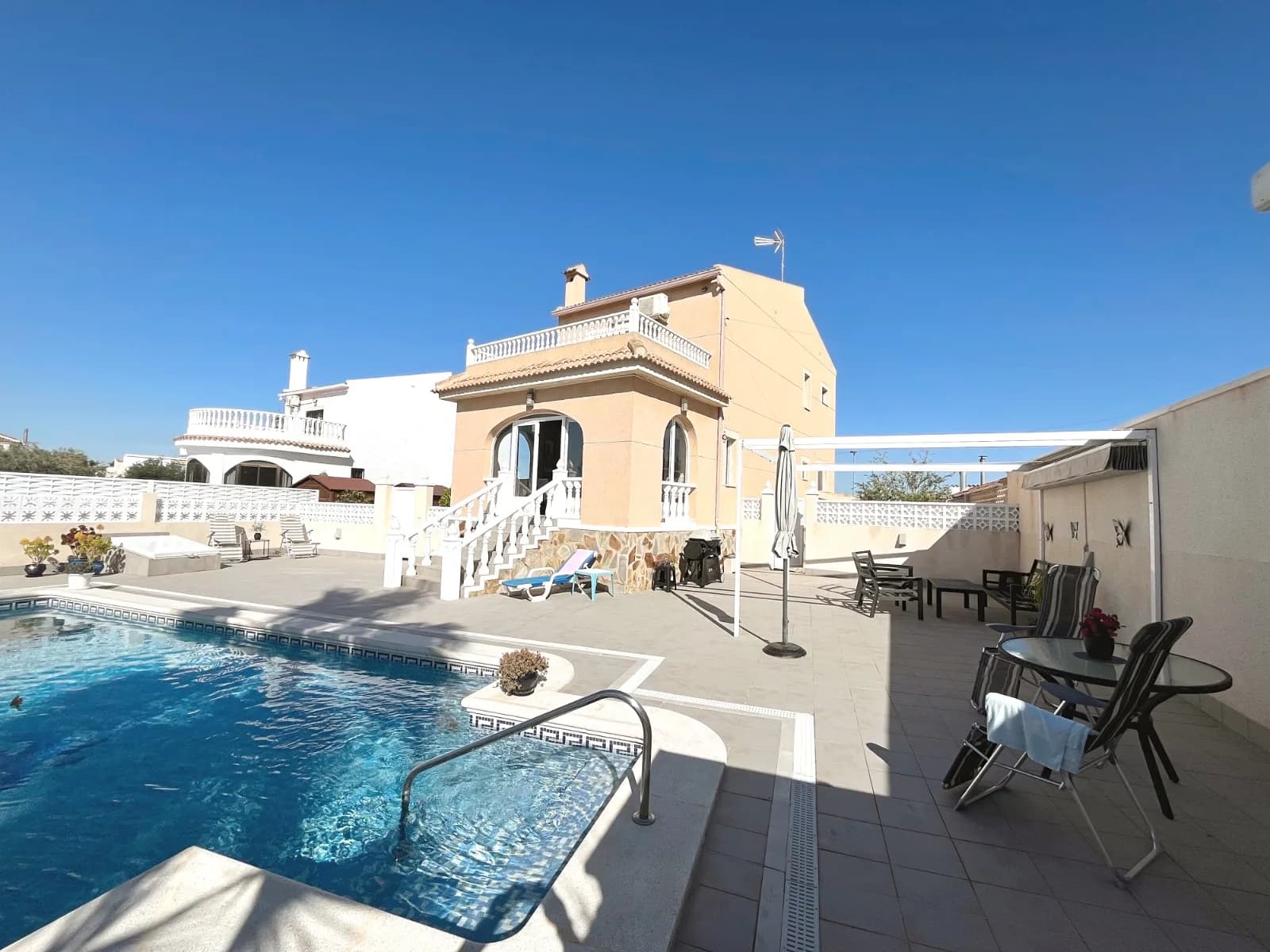 Villa de 3 dormitorios en venta en Benijófar, Alicante / Costa Blanca - Image 3