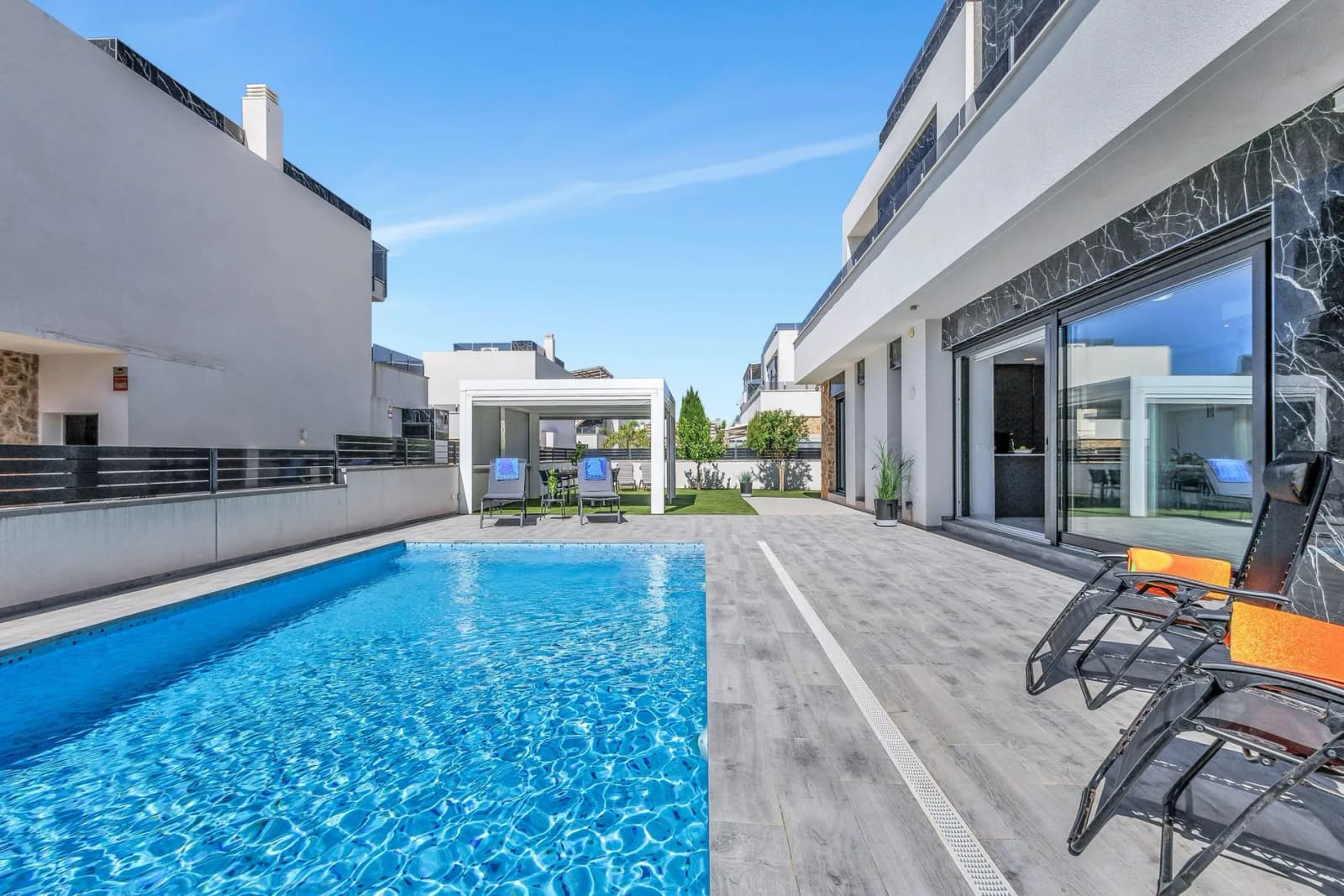 Villa In Torrevieja - Image 2